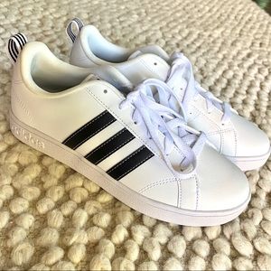 Adidas Sz 7 White and Black Grand Court Sneakers